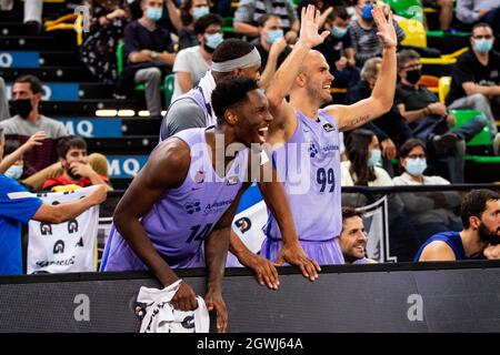 Bilbao, Baskenland, SPANIEN. Oktober 2021. Barcelona-Spieler feiern während des Liga-ACB-Spiels zwischen Surne Bilbao Basket und dem FC Barcelona in der Miribilla Bilbao Arena. (Bild: © edu Del Fresno/ZUMA Press Wire) Stockfoto