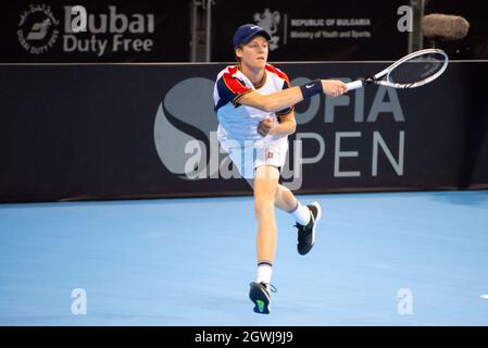 Jannik Sinner of Italy in Aktion während der Sofia Open 2021 ATP 250 Finale in der Halle auf Hartplätzen Stockfoto