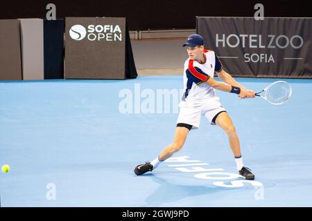 Jannik Sinner, Action, spielen, spielen, harte Plätze, Blue Hard Court, Singles, Finale, Sofia Open 2021, ATP 250, Indoor-Tennis-Turnier, Indoor, Championship, Hartplatz, Alamy Live News, Sport News, 2021, Tennis Turnier, Sieger, Sieger, Sieger, Finalist, Finale, Stockfoto