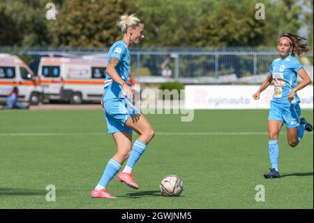 Napoli, Italien. Oktober 2021. Kaja Erzen (11) Napoli Femminile kontrollieren den Ball während des Spiels Napoli Women vs Milan Women, Italienischer Fußball Serie A Frauen in Napoli, Italien, Oktober 03 2021 Kredit: Unabhängige Fotoagentur/Alamy Live News Stockfoto