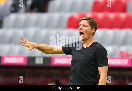 München, Deutschland. Oktober 2021. Oliver Glasner, Headcoach, Trainer FRA geste im Spiel FC BAYERN MÜNCHEN - EINTRACHT FRANKFURT 1. Deutsche Fußballliga am 03. Oktober 2021 in München, Deutschland. Saison 2021/2022, Spieltag 7, 1.Bundesliga, FCB, München, 7.Spieltag. © Peter Schatz / Alamy Live News - die DFL-VORSCHRIFTEN VERBIETEN DIE VERWENDUNG VON FOTOGRAFIEN als BILDSEQUENZEN und/oder QUASI-VIDEO - Quelle: Peter Schatz/Alamy Live News Stockfoto