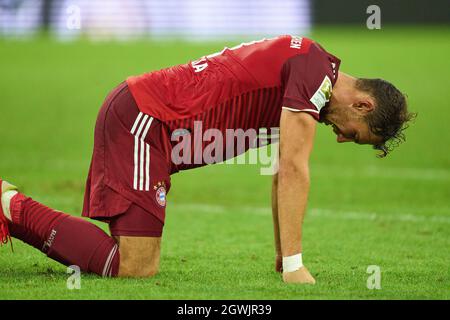 München, Deutschland. Oktober 2021. Leon GORETZKA, FCB 8 traurig im Spiel FC BAYERN MÜNCHEN - EINTRACHT FRANKFURT 1. Deutsche Fußballliga am 03. Oktober 2021 in München, Deutschland. Saison 2021/2022, Spieltag 7, 1.Bundesliga, FCB, München, 7.Spieltag. © Peter Schatz / Alamy Live News - die DFL-VORSCHRIFTEN VERBIETEN DIE VERWENDUNG VON FOTOGRAFIEN als BILDSEQUENZEN und/oder QUASI-VIDEO - Quelle: Peter Schatz/Alamy Live News Stockfoto