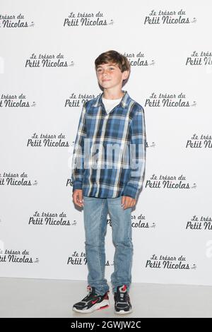 Ilan Debrabant, französischer Schauspieler, bei der Fotoaufnahme der ersten Vorführung des neuen Films Le Tresor du Petit Nicolas (der Schatz des kleinen Nicholkers) im Grand Rex Theater. Paris, Frankreich, am 3. Oktober 2021. Foto von DanielDerajinski/ABACAPRESS.COM Stockfoto