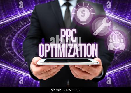 Textunterschrift zur PPC-Optimierung. Unternehmensübersicht Verbesserung der Suchmaschinenplattform für Pay per Click man in Office Uniform Holding Stockfoto