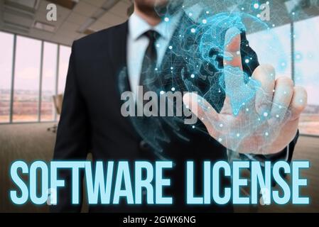 Textunterschrift mit der Softwarelizenz. Internetkonzept Rechtsinstrument zur Umverteilung von Software man in Office Uniform Standing Stockfoto