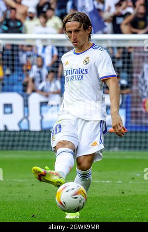 Barcelona, Spanien. Oktober 2021. Luka Modric während des La Liga-Spiels zwischen RCD Espanyol und Real Madrid im RCDE-Stadion in Barcelona, Spanien. Quelle: Christian Bertrand/Alamy Live News Stockfoto