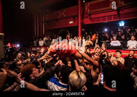 The Arts Club, 90 Seel Street, Liverpool, Großbritannien. Oktober 2021. Eine Performance der irischen Punk-Band The Murder Capital im Rahmen der Sound City Festival 2021. Kredit: Jonny Nolan/Alamy Live Nachrichten Stockfoto