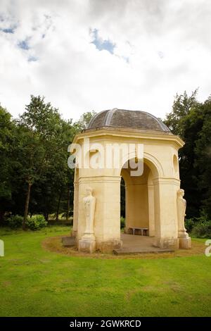 Bild von Fane of Pastoral Poetry Building in stowe Gardens Stockfoto