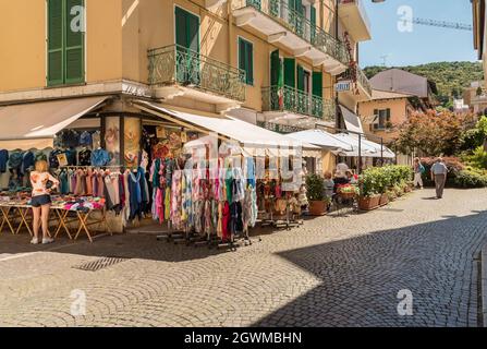 Stresa, Piemont, Italien - 14. Juni 2018: Besucher und Besucher des historischen Zentrums von Stresa, Verbania Stockfoto