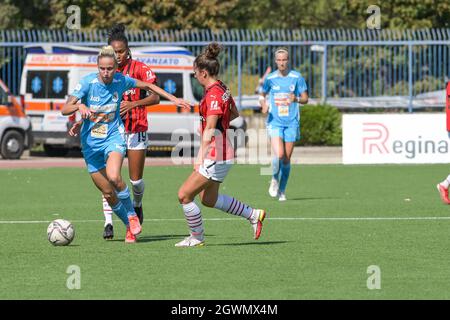 Napoli, Napoli, Italien, 03. Oktober 2021, Kaja Erzen (11) Napoli Femminile kontrolle den Ball während des Spiels Napoli Women gegen Milan Women - Italienischer Fußball Serie A Women Stockfoto