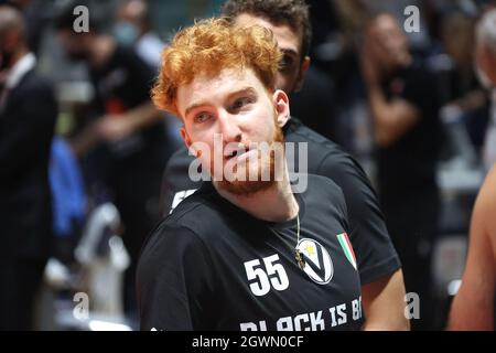 Niccolo Mannion (Segafredo Virtus Bologna) während der Serie A1 italienischen LBA Basketball-Meisterschaft Spiel Segafredo Virtus Bologna gegen. Openjobmetis pallacanestro Varese im Sportpalast Paladozza - Bologna, 3. Oktober 2021 Stockfoto