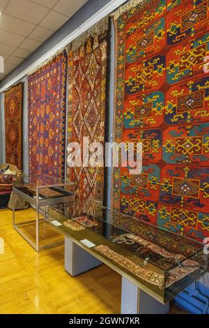 Ausstellung von Teppichen, Staatliches Museum für angewandte Kunst Usbekistans Taschkent, Usbekistan Stockfoto