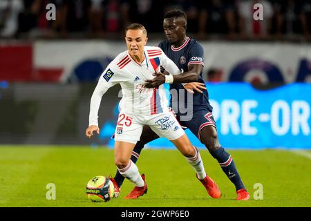 LYON, FRANKREICH - 19. SEPTEMBER: Maxence Caqueret von Olympique Lyonnais während des Ligue-1-Spiels zwischen Olympique Lyonnais und Paris Saint-Germain am 19. September 2021 im Parc Olympique Lyonnais in Lyon, Frankreich (Foto: Geert van Erven/Orange Picles) Stockfoto