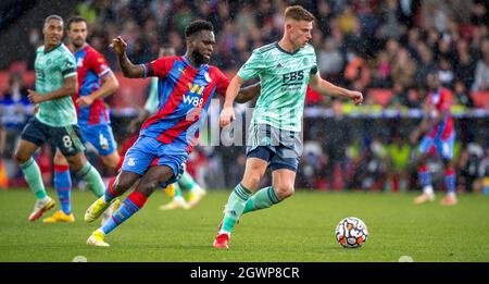 London, Großbritannien. Oktober 2021. Odsonne Edouard von Crystal Palace FC greift das Tor während des Premier League-Spiels zwischen Crystal Palace und Leicester City im Selhurst Park, London, England, am 3. Oktober 2021 an. Foto von Phil Hutchinson. Nur zur redaktionellen Verwendung, Lizenz für kommerzielle Nutzung erforderlich. Keine Verwendung bei Wetten, Spielen oder Veröffentlichungen einzelner Clubs/Vereine/Spieler. Kredit: UK Sports Pics Ltd/Alamy Live Nachrichten Stockfoto