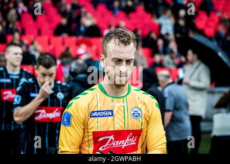 Aalborg, Dänemark. Oktober 2021. Torhüter Lawrence Thomas von Soenderjyske steigt im Aalborg Portland Park in Aalborg in Aalborg in die 3-F-Superliga zwischen Aalborg Boldklub und Soenderjyske ein. (Foto: Gonzales Photo/Alamy Live News Stockfoto