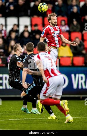 Aalborg, Dänemark. Oktober 2021. Iver Fossum (8) von AAB beim 3F Superliga-Spiel zwischen Aalborg Boldklub und Soenderjyske im Aalborg Portland Park in Aalborg. (Foto: Gonzales Photo/Alamy Live News Stockfoto