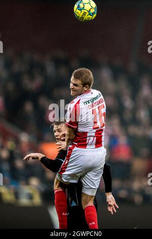 Aalborg, Dänemark. Oktober 2021. Magnus Christensen (16) von AAB beim 3F Superliga-Spiel zwischen Aalborg Boldklub und Soenderjyske im Aalborg Portland Park in Aalborg. (Foto: Gonzales Photo/Alamy Live News Stockfoto