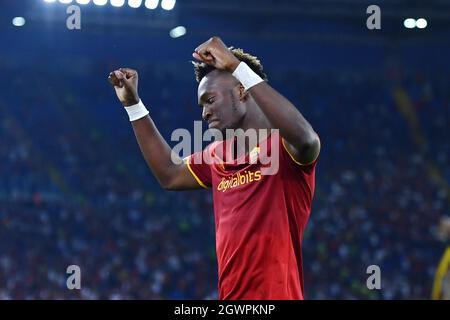 Rom, Italien. Oktober 2021. Stadio Olimpico Lega Serie A Spiel Roma - Empoli 2-0 Feier von Tammy Abrahami, Stadio Olimpico Lega Serie A Spiel Roma - Empoli 2-0 Tammy Abraham's Jubel Ziel Kredit: Unabhängige Fotoagentur/Alamy Live News Stockfoto