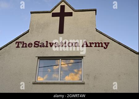 Das Gebäude der Heilsarmee in Wickford, Essex, zeigt ein Kreuz, „die Heilsarmee“ und eine Wolke im oberen Fenster. Stockfoto