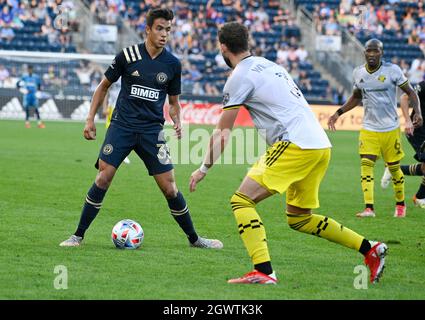 Chester, Pennsylvania, USA. Oktober 2021. 3. Oktober 2021, Chester PA- Philadelphia Union-Spieler, QUINN SULLIVAN (33) kämpft für den Ball mit Columbus Crew-Spieler, JOSH WILLIAMS (3) während des Spiels im Subaru Park, (Bildaufnahme: © Ricky Fitchett/ZUMA Press Wire) Bildquelle: ZUMA Press, Inc./Alamy Live News Stockfoto