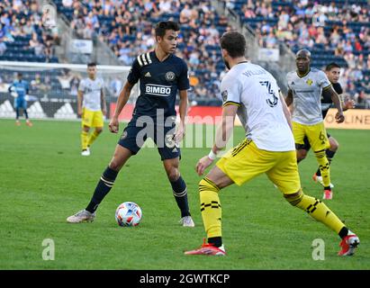 Chester, Pennsylvania, USA. Oktober 2021. 3. Oktober 2021, Chester PA- Philadelphia Union-Spieler, QUINN SULLIVAN (33) kämpft für den Ball mit Columbus Crew-Spieler, JOSH WILLIAMS (3) während des Spiels im Subaru Park, (Bildaufnahme: © Ricky Fitchett/ZUMA Press Wire) Bildquelle: ZUMA Press, Inc./Alamy Live News Stockfoto