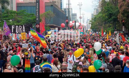 2. Oktober 2021: Manifestantes protestam contra o Presidente Jair Bolsonaro na Avenida Paulista na tarde deste sÃÂbado(2) em SÃÂ£o Paulo (Foto: © Cris FAGA/ZUMA Press Wire) Stockfoto