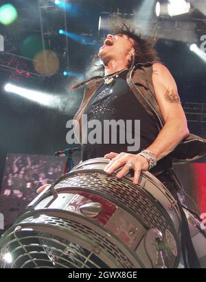SEPTEMBER 14: Steven Tyler von Aerosmith tritt am 14. September 2003 im Lakewood Amphitheater in Atlanta, Georgia, auf. QUELLE: Chris McKay / MediaPunch Stockfoto