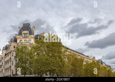 Paris, wunderschöne Gebäude, Avenue des Champs-Elysees, luxuriöses Viertel Stockfoto