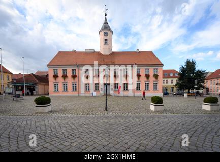 Zehdenick, Deutschland. September 2021. Das Rathaus im Stadtzentrum ist der Sitz der Touristeninformation. Quelle: Soeren Stache/dpa-Zentralbild/ZB/dpa/Alamy Live News Stockfoto