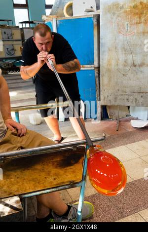 Blasglas Böhmen Kristall Tschechische Glasfabrik Novotny Glasfabrik Novy Bor Tschechische Republik Stockfoto