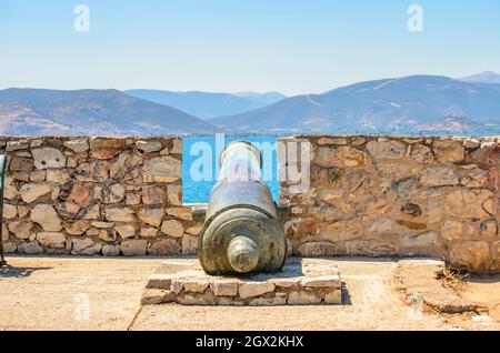 Die historische Kanonen der alten Alter bei Nafplio in Argolis, Griechenland Stockfoto