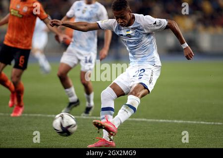 KIEW, UKRAINE - 03. OKTOBER 2021 - der FC Dynamo Kyiv Vitinho wird während des Spiels der ukrainischen Premier League in der 10. Runde der aga in Aktion gesehen Stockfoto