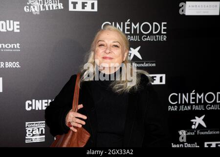 Paris, Frankreich, der 3. Oktober, Cinemode, JP Gaultiers Ausstellung, Josiane Balasko, François Loock/alamy Credit: Loock François/Alamy Live News Stockfoto