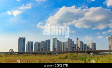 Songdo, Incheon, Südkorea - 3. September 2021 : Incheon Songdo Internationales Stadtbild. Songdo International City Lake Scenery. Stockfoto