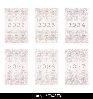 2022 2023 2024 2025 2026 2027 Kalender mit maschinengeschriebenen Text und texturierten Noise Dots. Staubige Farbe vertikale Jahresvorlage für Druck und Digital. Die Woche beginnt am Sonntag Stock Vektor