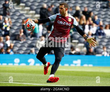 LONDON, England - 03. OKTOBER: Emiliano Martinez von der Aston Villa während der Premier League zwischen Tottenham Hotspur und Aston Villa in der Tottenham Hotspur st Stockfoto