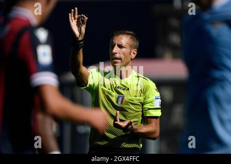 Bologna, Italien. Oktober 2021. Schiedsrichter Davide Massa reagiert beim Fußballspiel der Serie A zwischen dem FC Bologna und der SS Lazio im Renato Dall'Ara-Stadion in Bologna (Italien) am 3. Oktober 2021. Foto Andrea Staccioli/Insidefoto Kredit: Insidefoto srl/Alamy Live News Stockfoto