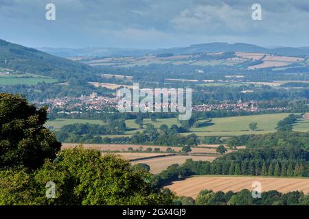 Ludlow und Mortimer Forest und die walisischen Grenzen, von einem Feld in der Nähe von Knowbury, Ludlow, Shropshire aus gesehen Stockfoto