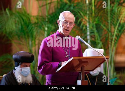 Vatikan. Oktober 2021. Der anglikanische Erzbischof Justin Welby von Canterbury spricht zu dem Treffen „Glaube und Wissenschaft: Auf dem Weg zur COP26, an dem Papst Franziskus und andere religiöse Führer in der Benediktinerhalle des Vatikans am 4. Oktober 2021 teilnahmen. Das Treffen war Teil der Vorveranstaltung der UN-Klimakonferenz COP26 in Glasgow, Schottland, vom 31. Oktober bis 12. November 2021. Quelle: dpa picture Alliance/Alamy Live News Stockfoto