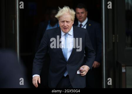 MANCHESTER, GROSSBRITANNIEN. 4. OKTOBER Boris Johnson, Premierminister des Vereinigten Königreichs, erster Schatzminister, am zweiten Tag der Konferenz der Konservativen Partei in Manchester Central, Manchester, am Montag, 4. Oktober 2021. (Kredit: MI Nachrichten) Kredit: MI Nachrichten & Sport /Alamy Live Nachrichten Stockfoto