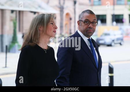 MANCHESTER, GROSSBRITANNIEN. 4. OKTOBER James Cleverly MP, Staatsminister für den Nahen Osten und Nordafrika, am zweiten Tag der Konferenz der Konservativen Partei in Manchester Central, Manchester, am Montag, 4. Oktober 2021. (Kredit: MI Nachrichten) Kredit: MI Nachrichten & Sport /Alamy Live Nachrichten Stockfoto