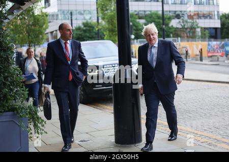 MANCHESTER, GROSSBRITANNIEN. 4. OKTOBER Boris Johnson, Premierminister des Vereinigten Königreichs, erster Schatzminister, am zweiten Tag der Konferenz der Konservativen Partei in Manchester Central, Manchester, am Montag, 4. Oktober 2021. (Kredit: MI Nachrichten) Kredit: MI Nachrichten & Sport /Alamy Live Nachrichten Stockfoto