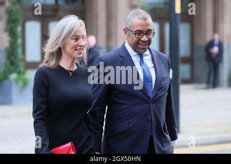 MANCHESTER, GROSSBRITANNIEN. 4. OKTOBER James Cleverly MP, Staatsminister für den Nahen Osten und Nordafrika, am zweiten Tag der Konferenz der Konservativen Partei in Manchester Central, Manchester, am Montag, 4. Oktober 2021. (Kredit: MI Nachrichten) Kredit: MI Nachrichten & Sport /Alamy Live Nachrichten Stockfoto