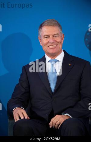 Preisträger Klaus IOHANNIS, Präsident Rumäniens, Internationaler Karlspreis der Stadt Aachen, Preisverleihung im Rathaus Aachen am 2. Oktober 2021. Â Stockfoto