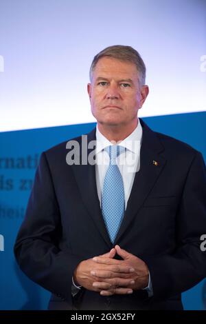 Preisträger Klaus IOHANNIS, Präsident Rumäniens, Internationaler Karlspreis der Stadt Aachen, Preisverleihung im Rathaus Aachen am 2. Oktober 2021. Stockfoto