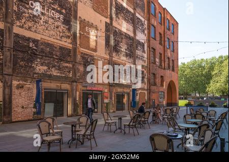 Bargehouse Exhibition Center in der Oxo Tower Wharf, South Bank, London, England, Großbritannien Stockfoto