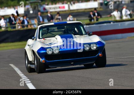 Craig Davies, Steve Soper, Chevrolet Corvette Sting Ray, Royal Automobile Club TT-feiern, eine Stunde Rennen mit zwei Fahrern, geschlossener GT c Stockfoto