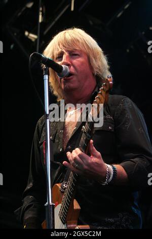 Ayr, Ayrshire, Schottland, Großbritannien. Status Quo treten auf der Rennbahn Ayr als Teil eines Festivals auf, um das Leben und die Werke des schottischen Dichters Robert Burns mit dem Namen „Burns an A That“ zu feiern 24. Mai 2008 Stockfoto