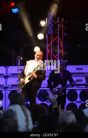 Ayr, Ayrshire, Schottland, Großbritannien. Status Quo treten auf der Rennbahn Ayr als Teil eines Festivals auf, um das Leben und die Werke des schottischen Dichters Robert Burns mit dem Namen „Burns an A That“ zu feiern 24. Mai 2008 Stockfoto