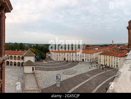 Venaria reale, Piemont, Italien - 8. September 2021: Platz vor dem königlichen Palast. Stockfoto